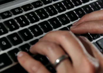 Modeli i ri i laptopëve, një përpjekje për të zgjidhur problemin e mbetjeve elektronike