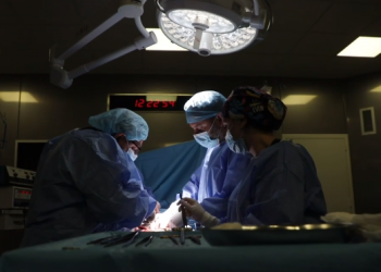 Histori suksesi në QSUT, mjekët i heqin tumorin 7 cm pacientes 35-vjeçare