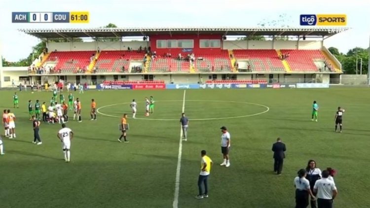 VIDEO/ Tërmeti i fuqishëm ndërpret ndeshjen e futbollit