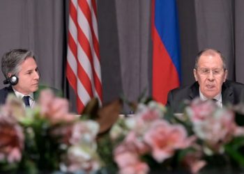 Blinken telefonon Lavrovin, i kërkon lirimin e gazetarit amerikan