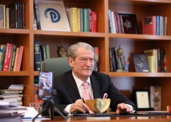 “Zonja Rama humbet kontrollin dhe…”, Berisha: Thjeshtra vrapon pas tenderave