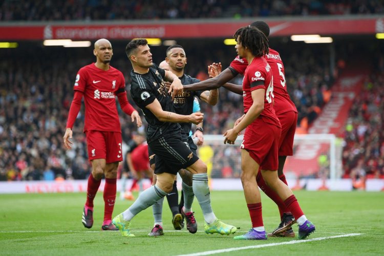 Video/Momenti kur Xhaka konfliktohet në fushë me futbollistin e Liverpulit