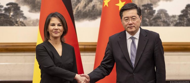 Baerbock i kërkon Pekinit: Jo armë për Rusinë