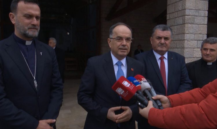 Presidenti Begaj viziton Katedralen e Rrëshenit në Ditën e Pashkës Katolike