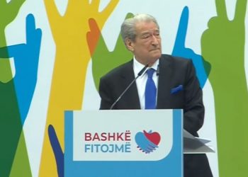 Berisha: Rama-Veliaj ditën lëpihen ndërsa natën i bëjnë gropën njëri-tjetrit