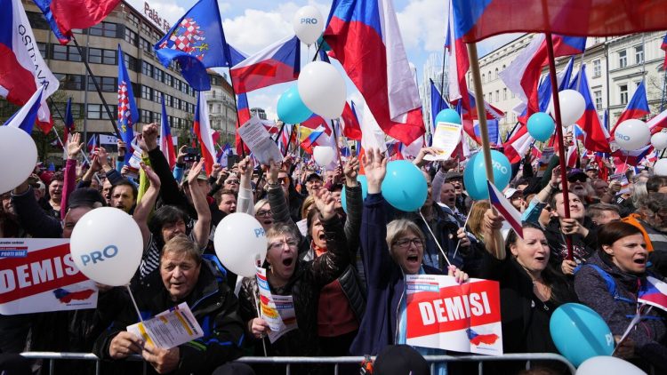 Inflacion dhe varfëri, mijëra protestues kërkojnë largimin e qeverisë në Pragë
