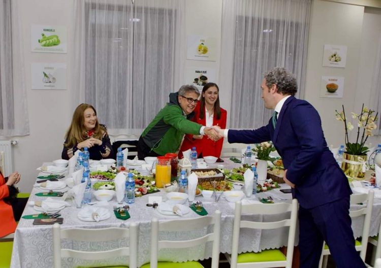 FOTO/ Rivalë për bashkinë e Shkodrës, Beci dhe Spahia shtrëngojnë duart në Iftar