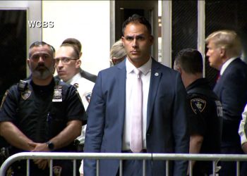 Nuk bën asnjë koment, Donald Trump largohet nga gjykata