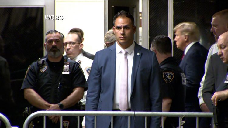 Nuk bën asnjë koment, Donald Trump largohet nga gjykata