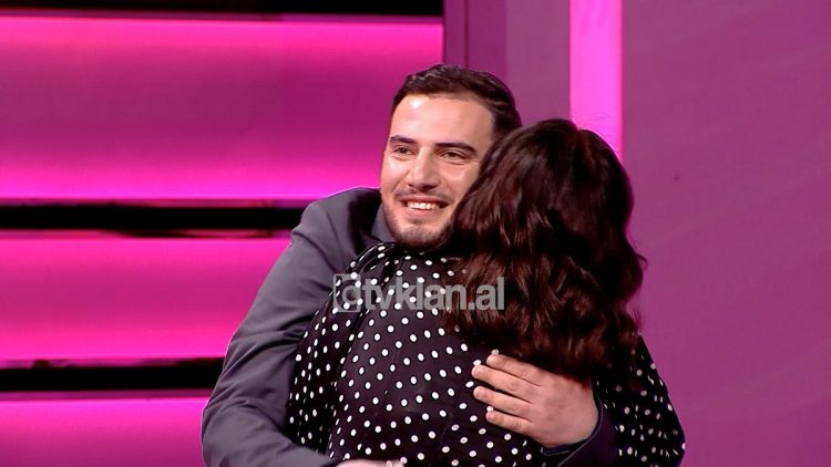 Nëna e sëmurë i shpreh pengun dhe kërkon falje, djali: S’pendohem për asgjë