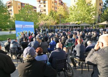 Këlliçi me banorët:Gishtat e ngritura lart kanë mërzitur njerëzit që mbrojnë korrupsionin