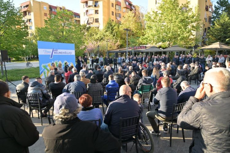 Këlliçi me banorët:Gishtat e ngritura lart kanë mërzitur njerëzit që mbrojnë korrupsionin