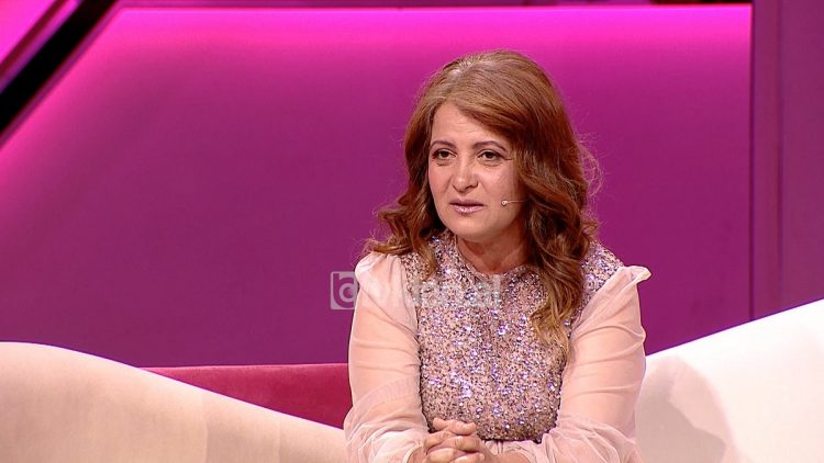 Iu ndanë prindërit kur ishte 6-muajshe, Edlira: Nëna më bëri muzikante si im atë