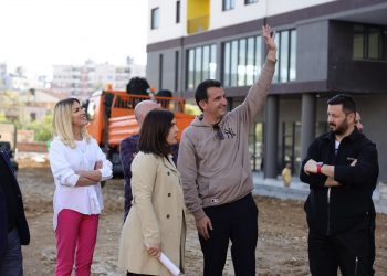 Veliaj ironizon Këlliçin: Ata që s’kanë bërë asnjë shkollë, nuk nxjerrin qimen nga qulli