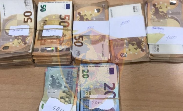 Me mbi 15 mijë euro në autobus, kapet 30-vjeçari në Kapshticë