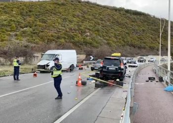 Pogradec/ Përplasen 3 automjete me njëra-tjetrën, raportohen 6 të plagosur