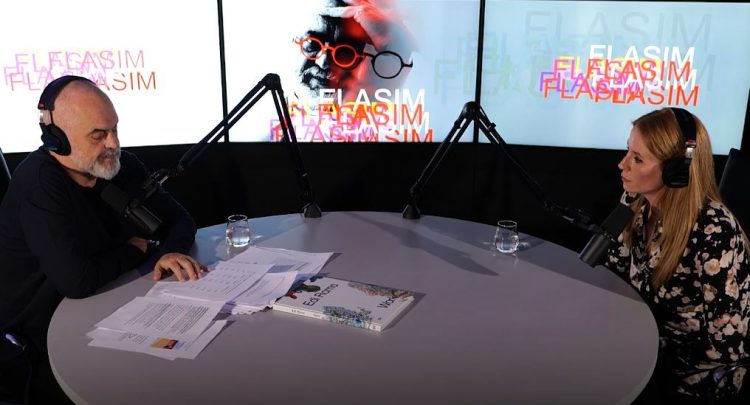 Podkast/Gazetarja britanike me Ramën:Retorika e qeverisë sonë ndaj shqiptarëve e turpshme