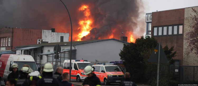 Hamburgu shpall alarmin, ndërsa janë ndezur zjarre të mëdha