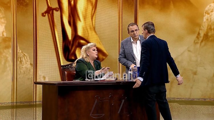 Juliani në konflikt me nënën: Gruan ma dhatë me mblesëri, nuk e doja që natën e parë