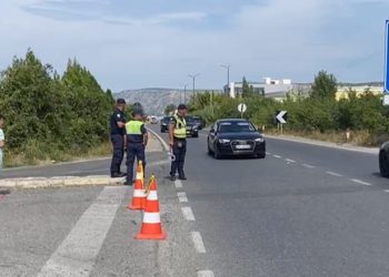Kamioni përplas këmbësoren në Lezhë, niset drejt spitalit në gjendje të rëndë
