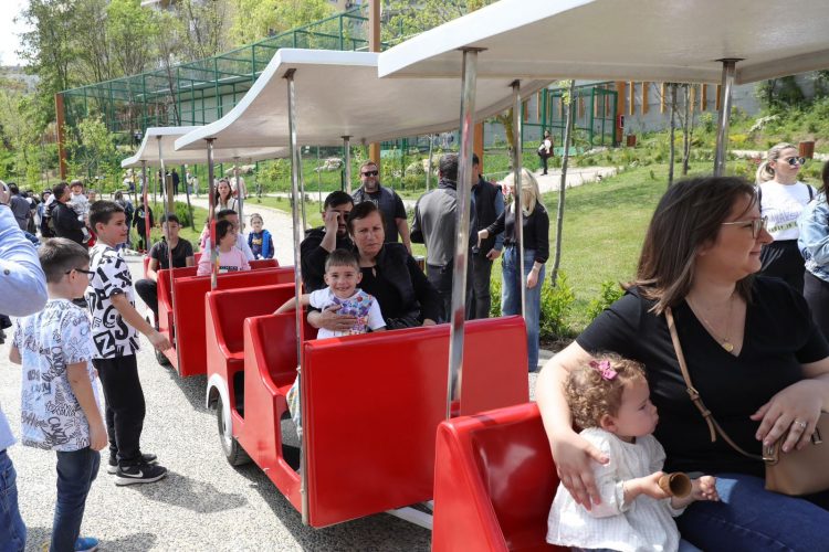 Veliaj surprizon fëmijët që zgjodhën të vizitojnë Kopshtin Zoologjik të Tiranës
