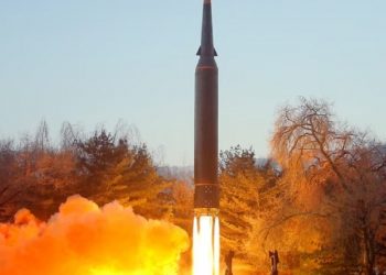 Koreja e Veriut thotë se ka testuar një raketë të re me rreze të gjatë veprimi