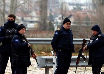 Sulmohen me mjet shpërthyes policët e Kosovës në Mitrovicën e Veriut