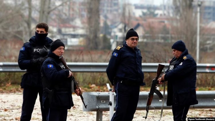 Sulmohen me mjet shpërthyes policët e Kosovës në Mitrovicën e Veriut