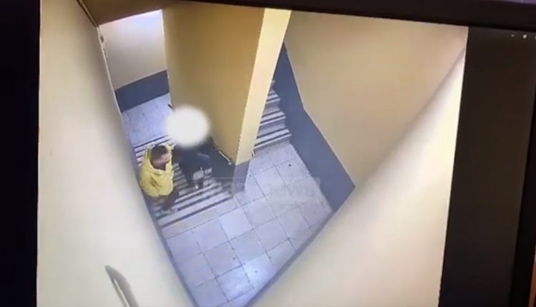 Ngacmoi seksualisht një të huaj dhe një të mitur, kapet 25-vjeçari