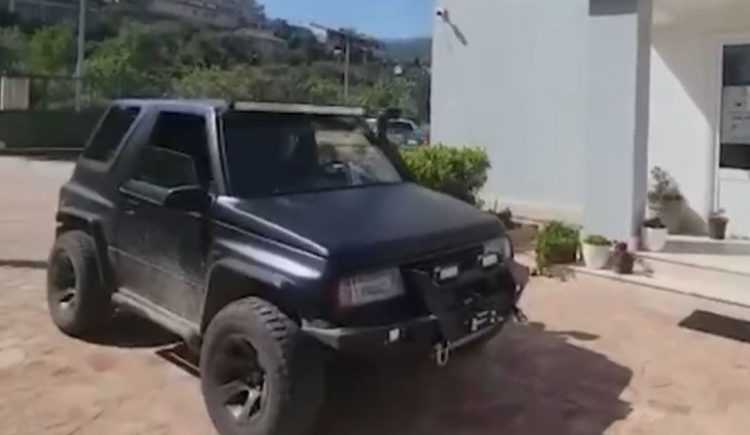 Himarë/ Vodhi një makinë luksoze e tentoi t’i ikë policisë, kapet pas ndjekjes 40-vjeçari