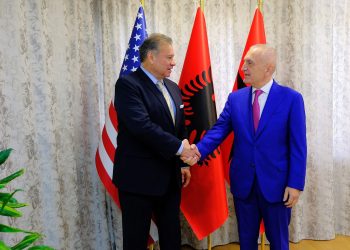 Meta për takimin me Escobar:Nga baza e NATO-s në Kuçovë te zgjedhjet, ja çfarë u diskutua