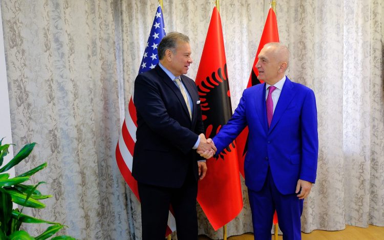 Meta për takimin me Escobar:Nga baza e NATO-s në Kuçovë te zgjedhjet, ja çfarë u diskutua
