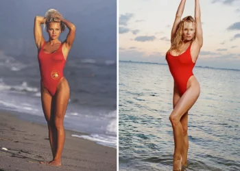 Pamela Anderson pozon sërish me kostumin ikonik të Baywatch pas 30 vitesh