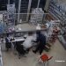 Video/Vodhi me dhunë paratë e farmacive, pamjet e përleshjes së 37-vjeçarit me punonjësen