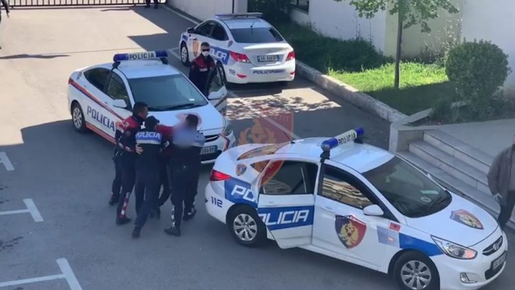 Pranga vëllezërve nga Kosova, shitën automjetin dhe e denoncuan si të vjedhur