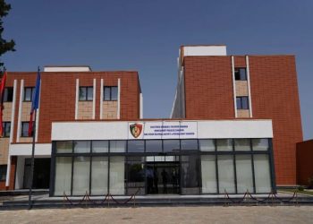 Shkodër/3200 euro për një dëftesë gjimnazi false, arrestohet drejtori i shkollës