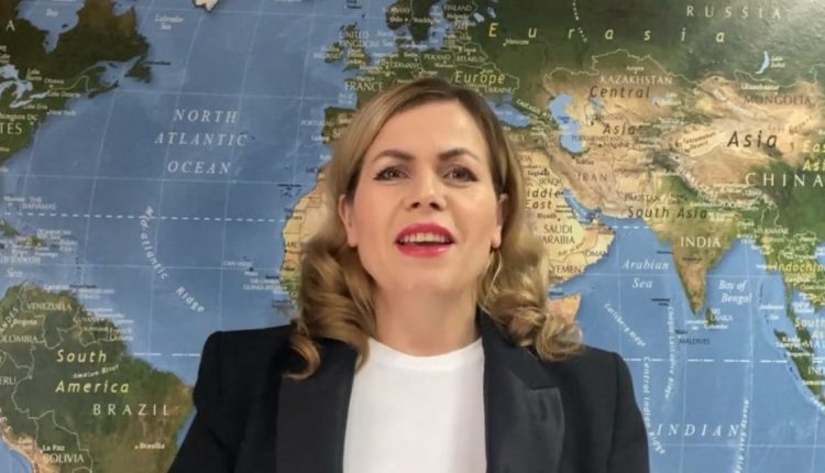 E hëna me vranësira dhe reshje shiu, sinoptikania tregon kur pritet përmirësimi i motit
