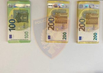 Sekuestrohen 17 550 Euro në Rinas, ku i kishte fshehur 31-vjeçari