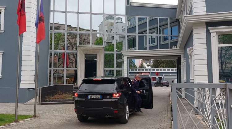 Ngjarjet kriminale, Rrumbullaku zbarkon në Policinë e Tiranës