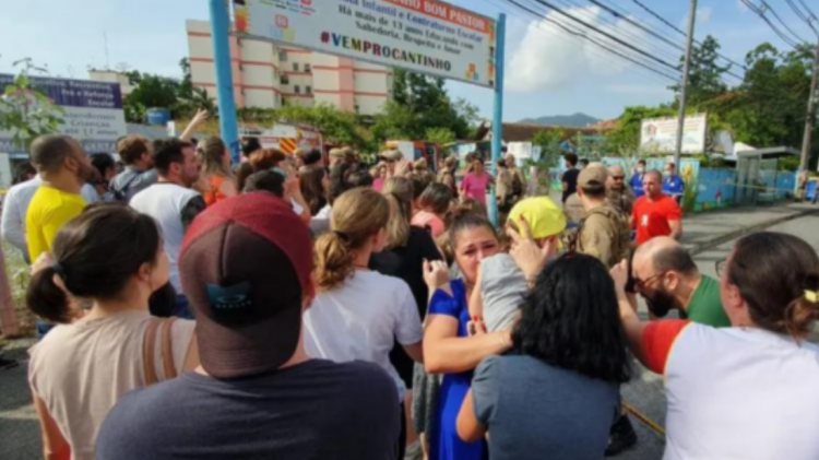 E rëndë/ Sulmoi të miturit me sëpatë në një çerdhe në Brazil, raportohen 4 viktima