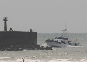 11 anije luftarake dhe 70 avionë kinezë rreth ishullit të Tajvanit