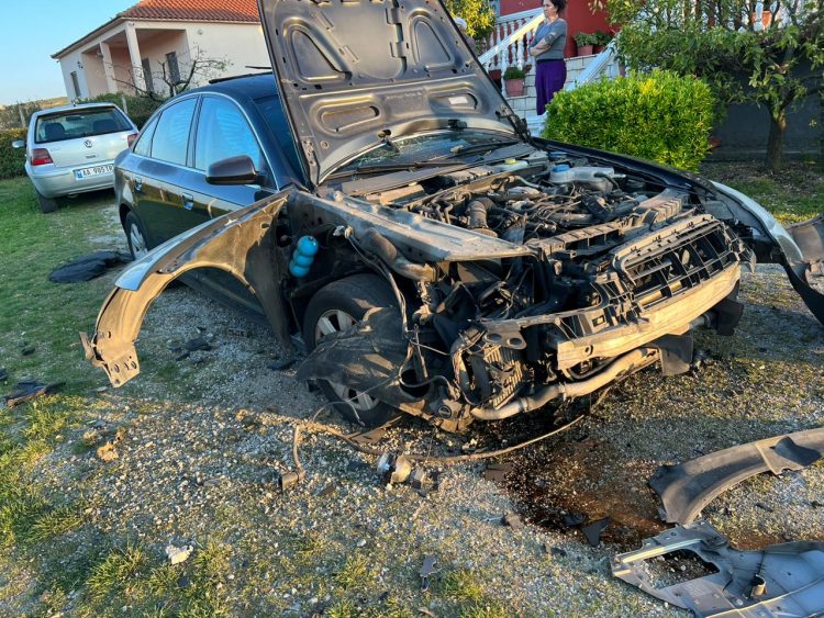 Fotot e “Audi-t” që shpërtheu sapo Ndreca u fut në makinë