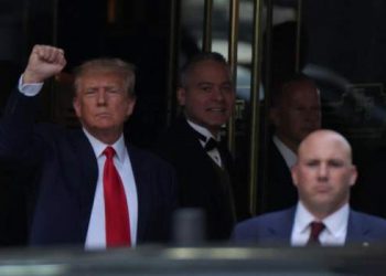 Donald Trump zyrtarisht nën arrest