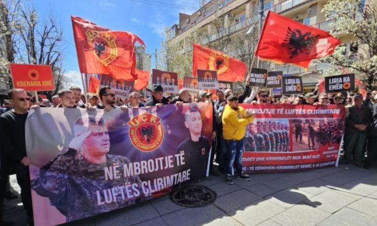 “Historia jonë s’mund të rishkruhet”, marshim në mbështetje të ish-krerëve të UÇK