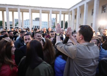 Veliaj të rinjve: Kam nevojë për ndihmën tuaj