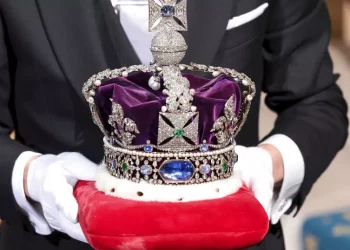 Afrika e Jugut i bën thirrje Britanisë të kthejë diamantet e vendosura në kurorë