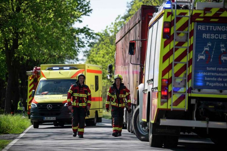 Aksident i rëndë në Gjermani/ Kamioni përplaset me autobusin, 52 persona të plagosur
