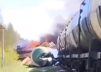 Shpërthen në flakë treni në Moskë, ishte vendosur bombë në shina (VIDEO)