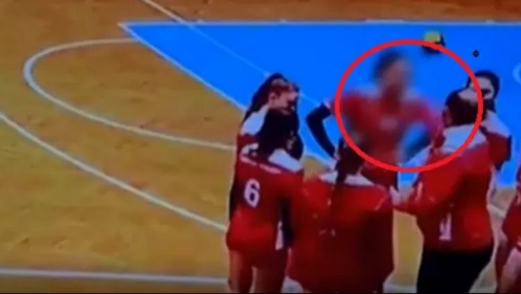 VIDEO/ Trajneri i Skënderbeut godet me shpullë sportisten 18-vjeçare