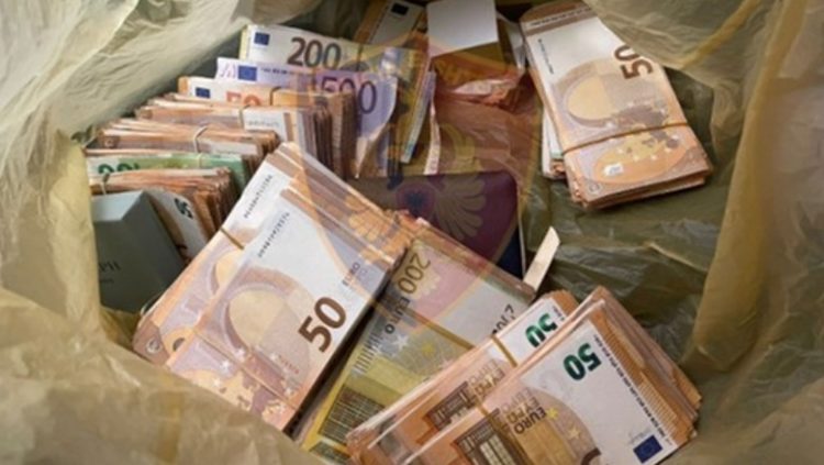 Mashtronin biznesmenët duke u shtirur si zyrtarë, “arrest me burg’ për babë e bir